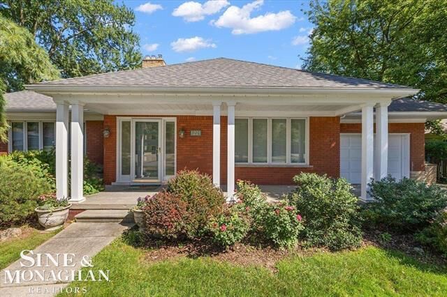 Property Photo: 1221 N Renaud Road MI 48236