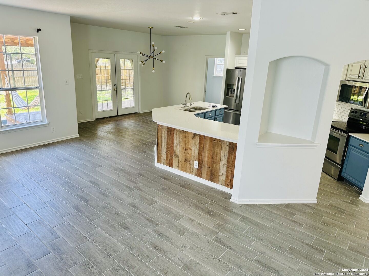 Property Photo: 1064 Maltese Ln TX 78260