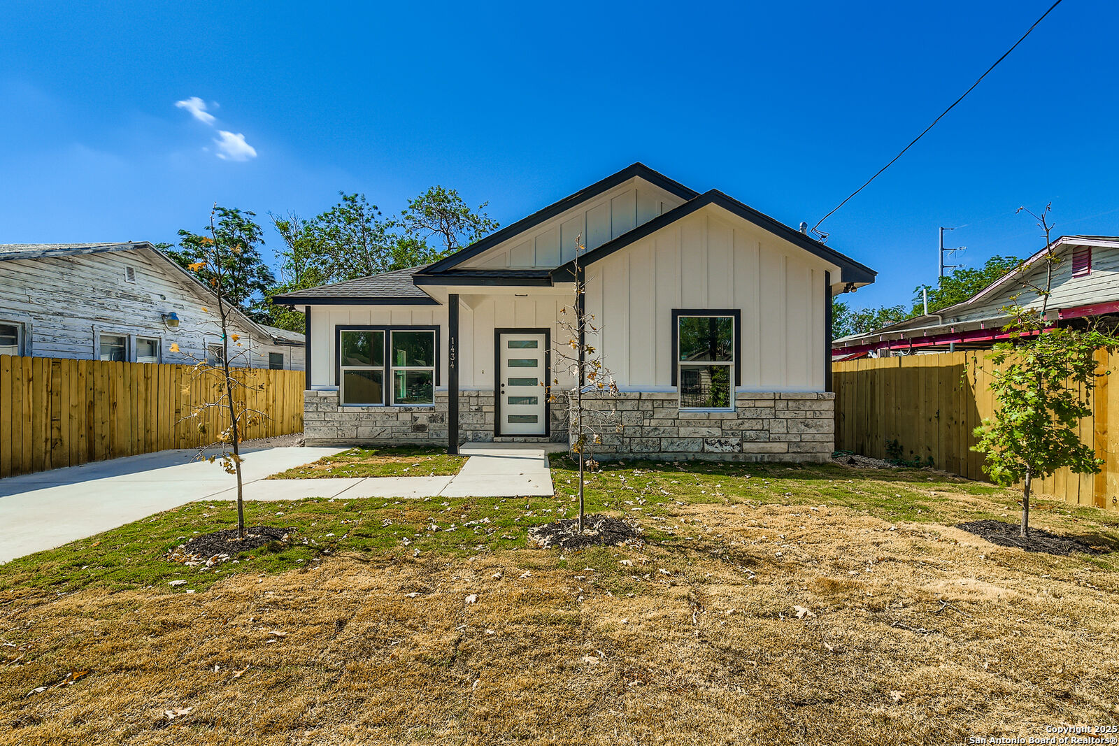 Property Photo: 1434 Merida TX 78207