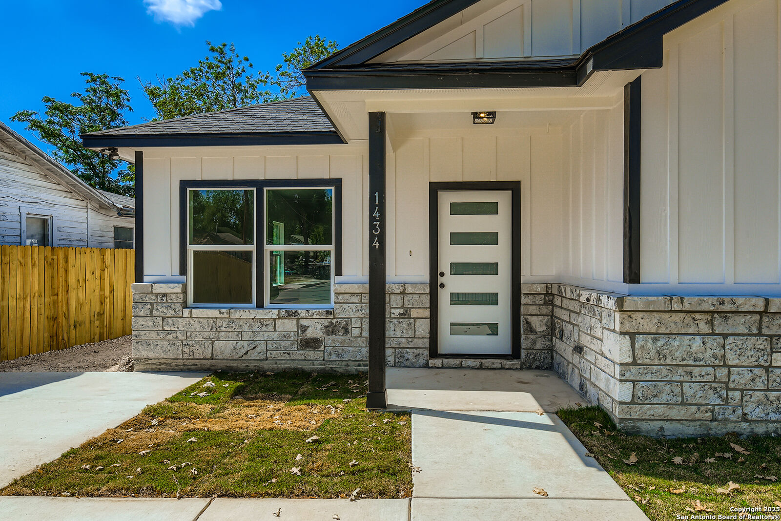 Property Photo: 1434 Merida TX 78207