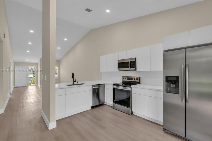 Property Photo: 7940 NW 10th St FL 33322