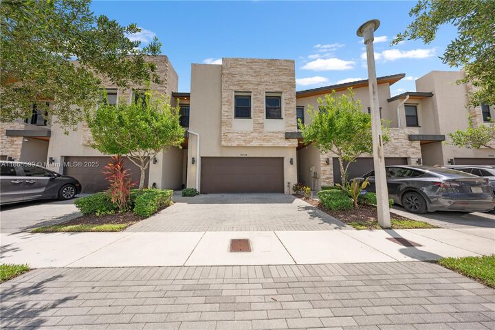 10548 NW 78th Ter  Doral FL 33178 photo