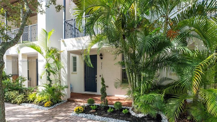 Property Photo: 2547 SW 119th Ter FL 33025