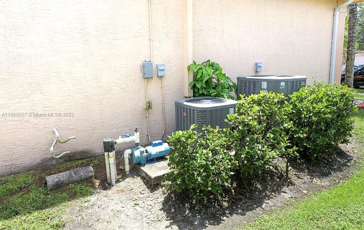 Property Photo: 4591 SW 131st Ter FL 33027