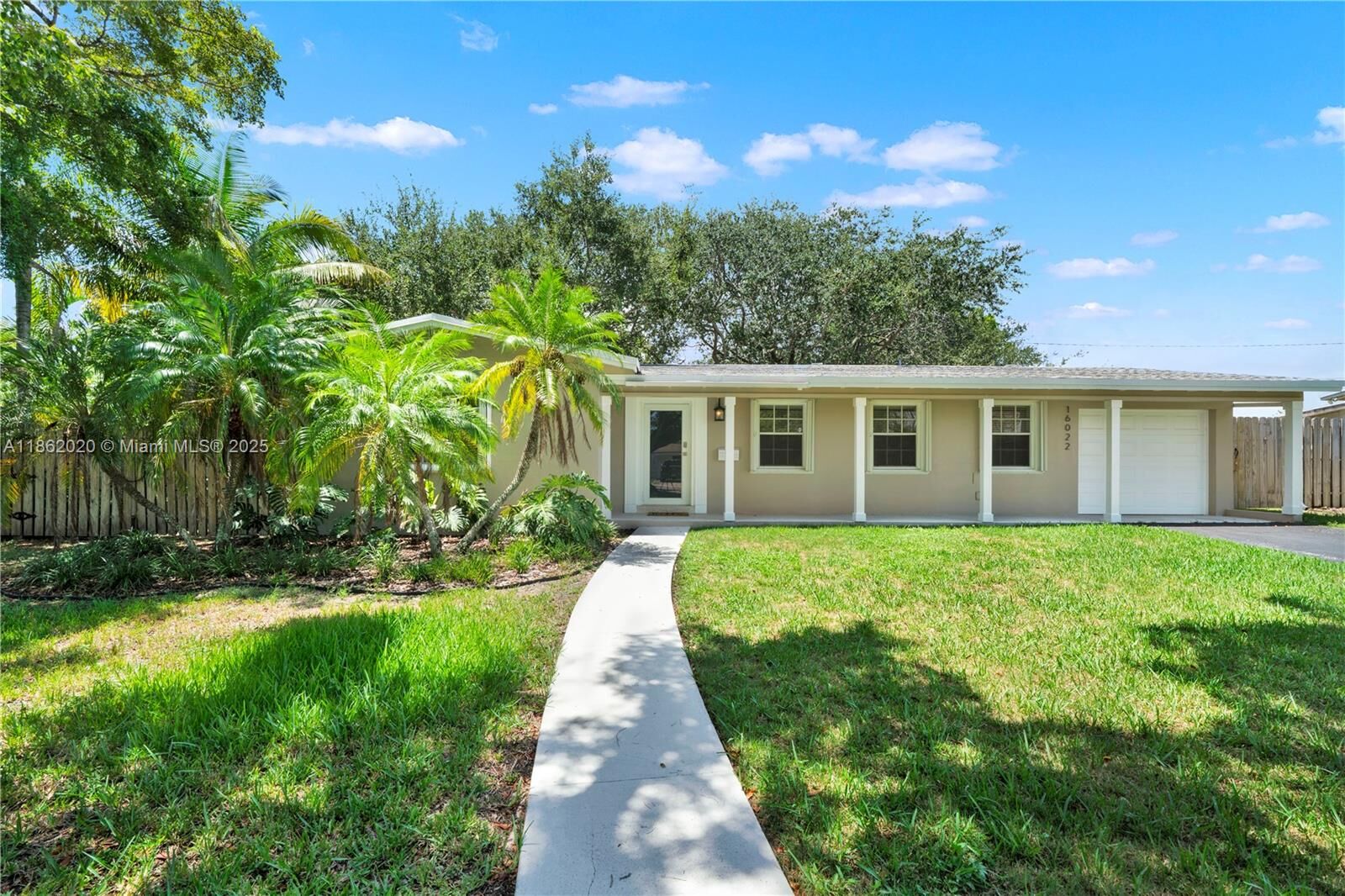 Property Photo: 16022 SW 98th Ave FL 33157