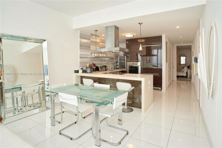 Property Photo: 1100 Biscayne Blvd 5202 FL 33132