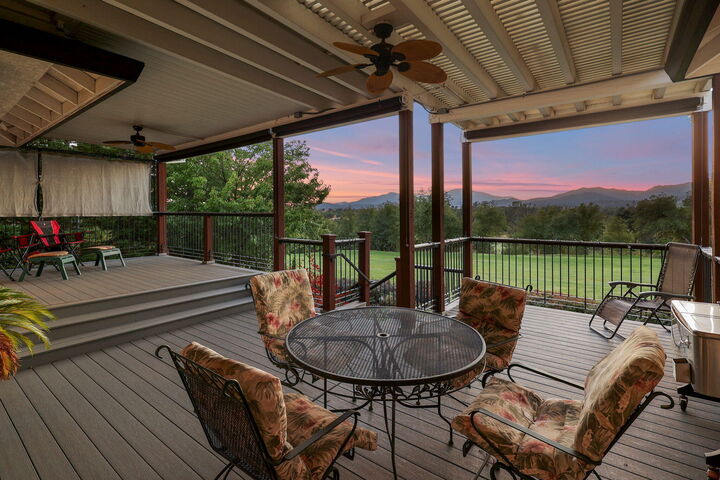 Property Photo: 6038 Gleneagles Court CA 96003