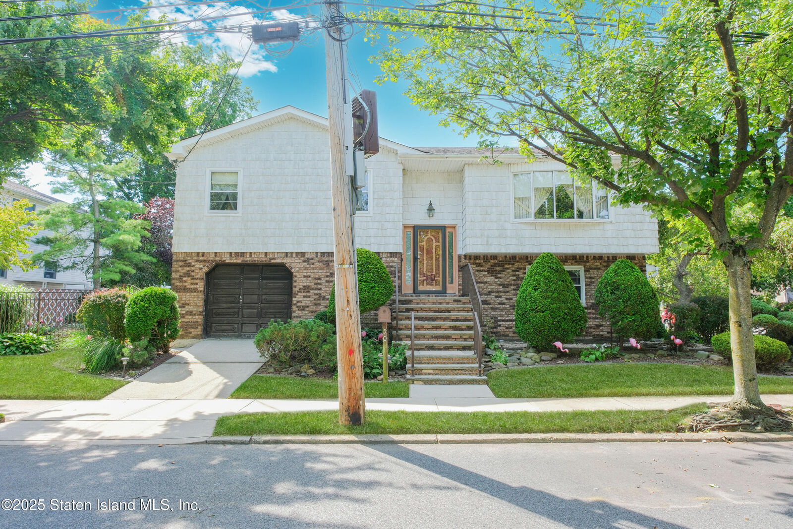 Property Photo:  50 Reading Avenue  NY 10312 