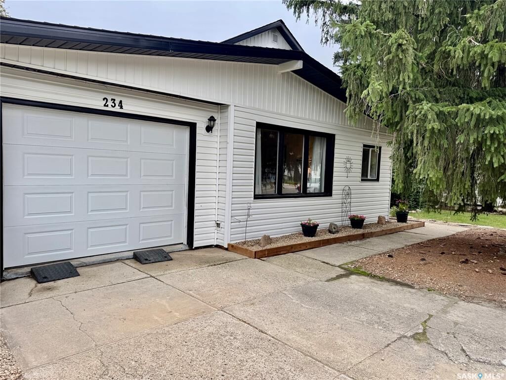 Property Photo: 234 7th Street SK S0K 2A0