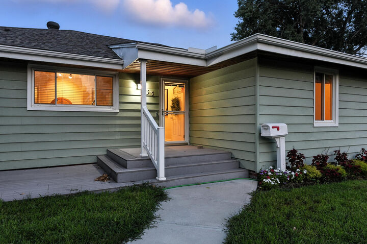 Property Photo:  533 N 72nd  Avenue  NE 68114 