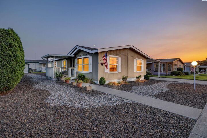 312 S Columbia Center Blvd #71  Kennewick WA 99336 photo