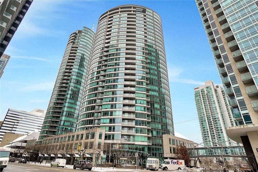 Property Photo:  373 Front Street W 1902  ON M5V 3R7 