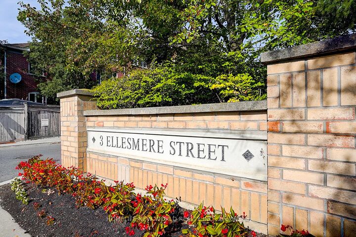 Property Photo:  3 Ellesmere Street 623  ON L4B 4N2 
