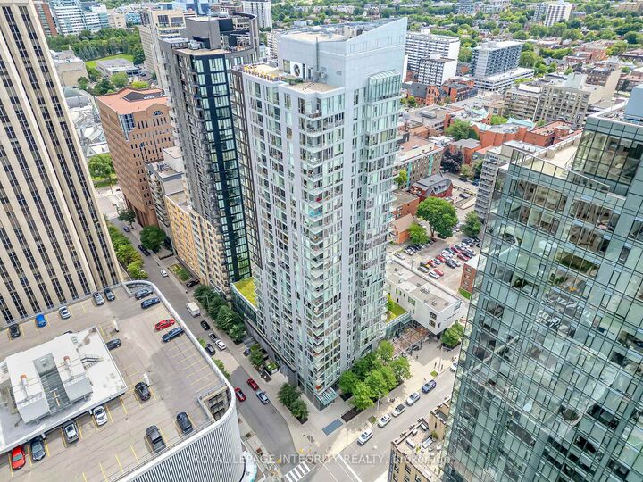 Property Photo: 179 Metcalfe Street 1808 ON K2P 1P7