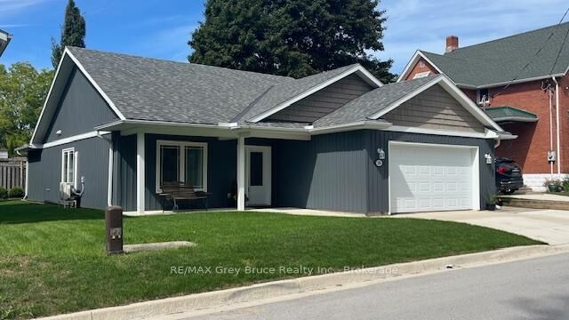 Property Photo:  206 4th Avenue SW  ON N0G 1L0 