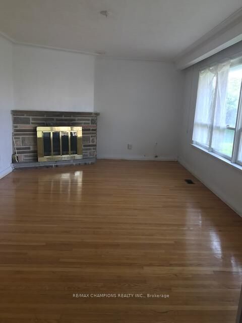 Photo de la propriété: 12112 Hurontario Street ON L7A 1E6