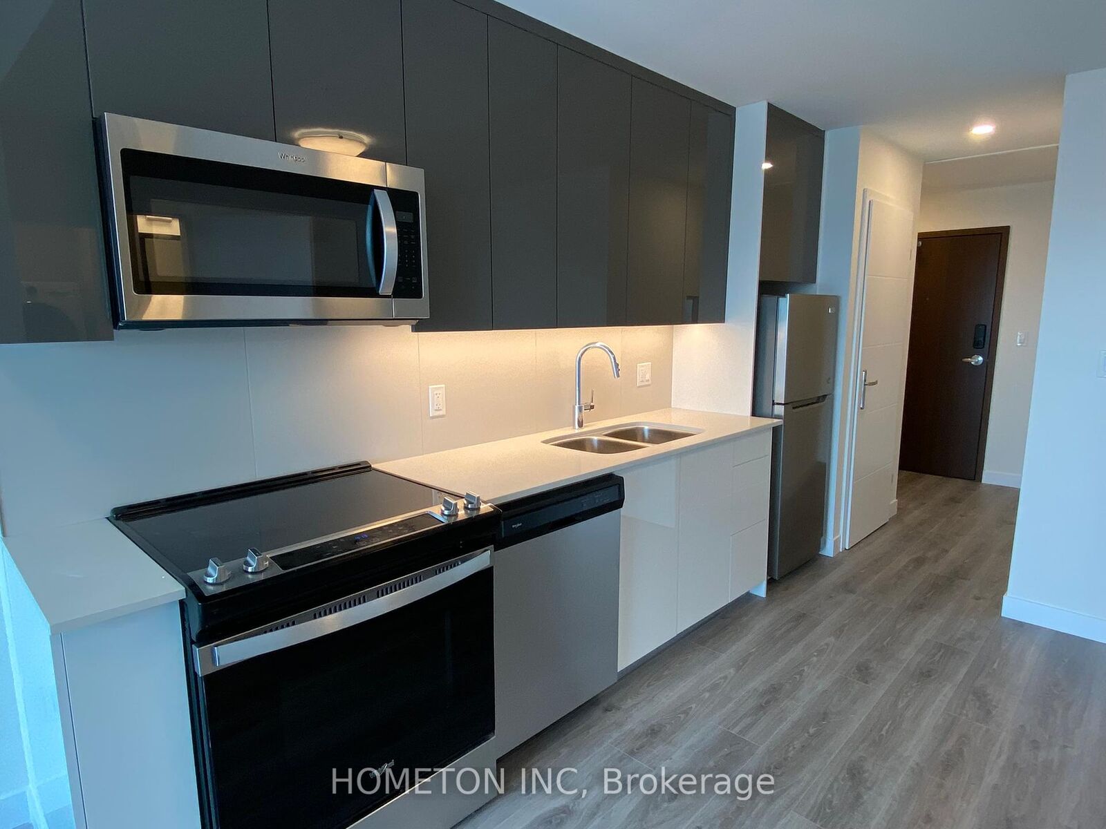 Property Photo:  60 Frederick Street 1603  ON N2H 0C7 