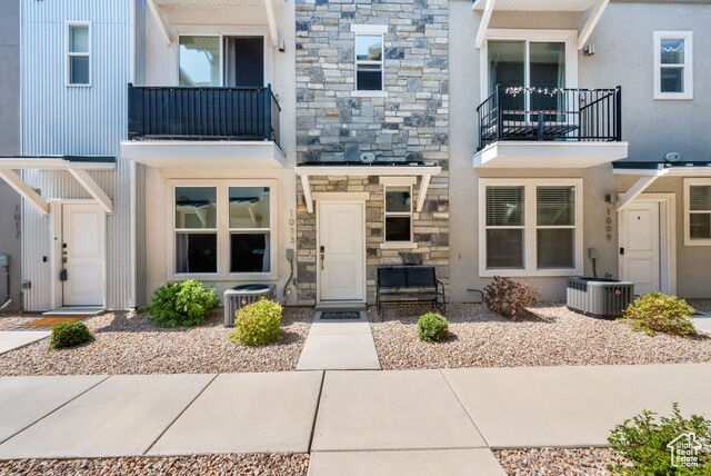 Property Photo:  1013 S 2740 E  UT 84660 