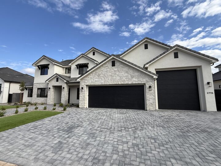 Property Photo: 2715 E Moorland Dr UT 84790