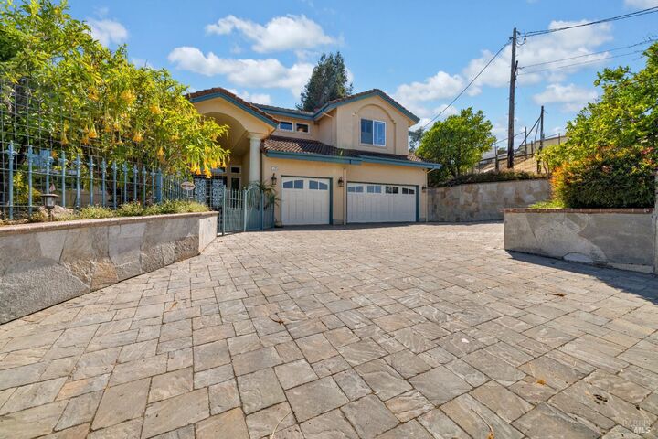 Property Photo: 1253 Wikiup Drive CA 95403