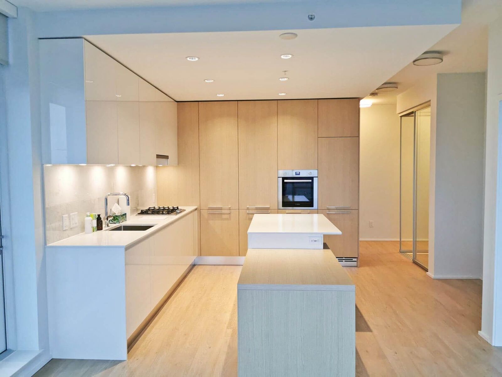 Property Photo: 4510 Halifax Way 5007 BC V5C 0K4