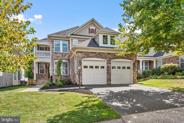 Property Photo:  42961 Thornblade Circle  VA 20148