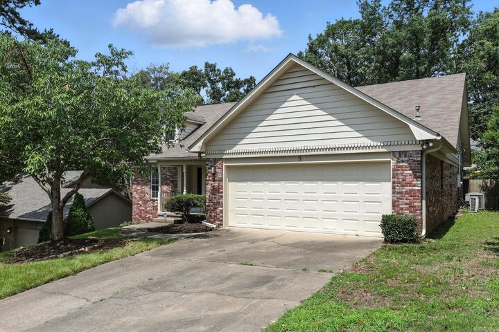 Property Photo:  8 Combonne Ct  AR 72211 