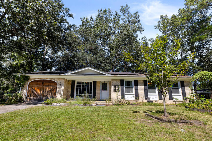 Property Photo:  109 Greenhurst Avenue  SC 29485 