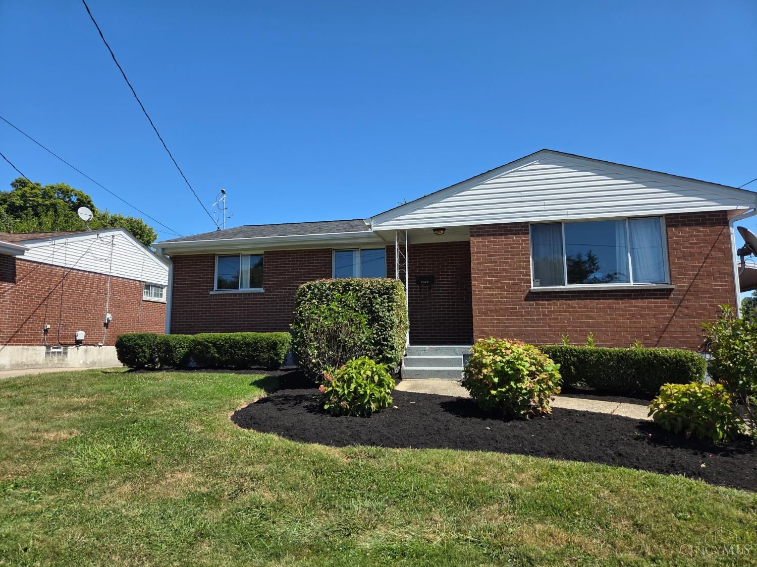 Property Photo: 7476 Boleyn Drive OH 45239