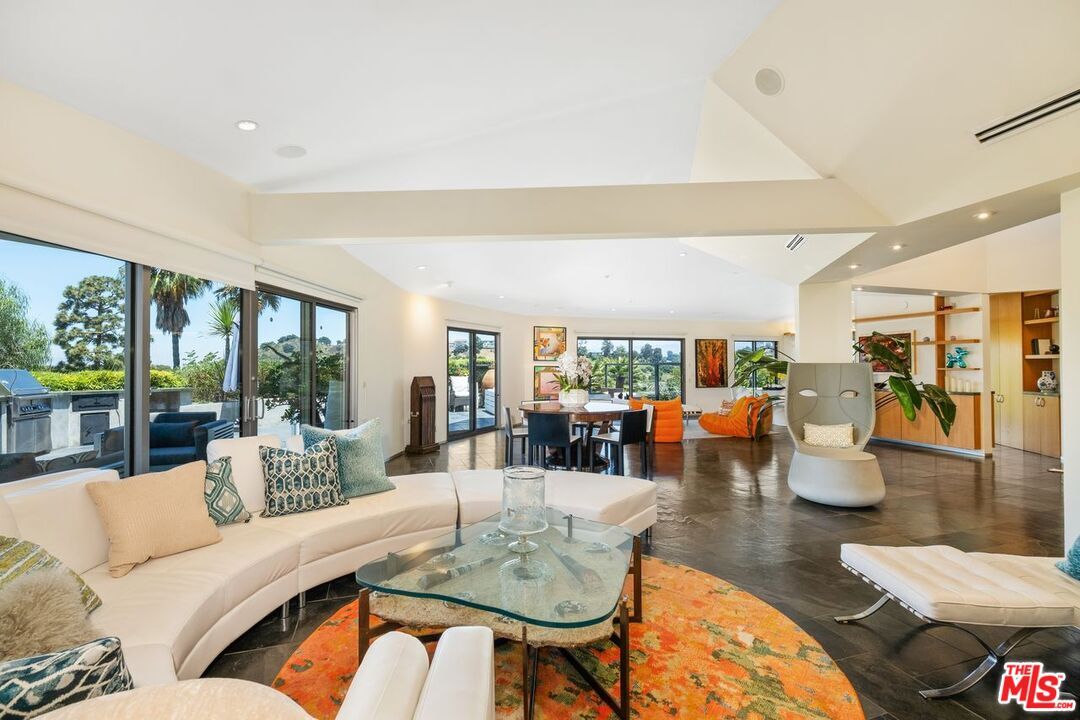 Property Photo: 2625 Mar Lu Dr CA 90046