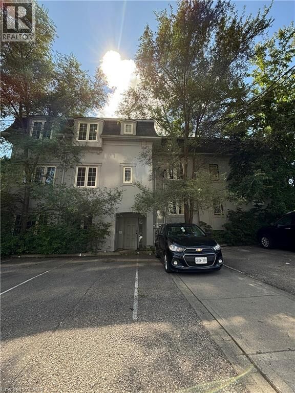 Property Photo:  124 King Street North 1  ON N2J 2X8 