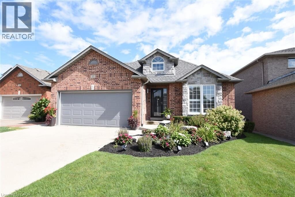 Property Photo: 17 Durrell Court ON L9A 5H5