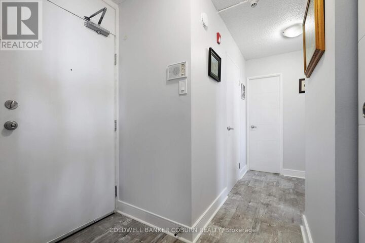 Property Photo: 2020 Jasmine Crescent 614 ON K1J 8K5