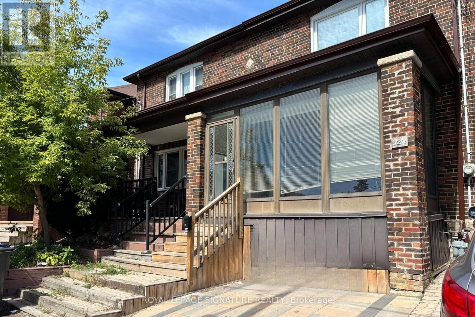 Property Photo: 524 Eglinton Avenue East ON M4P 1N6