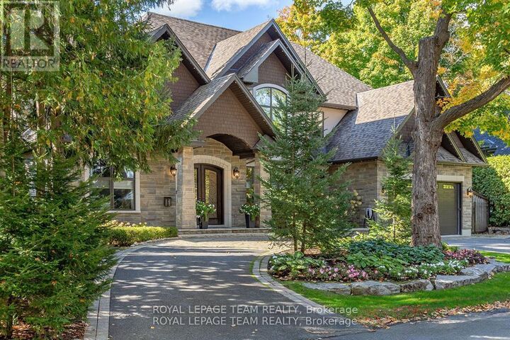 Photo de la propriété:  77 Placel Road  ON K1L 5B9 