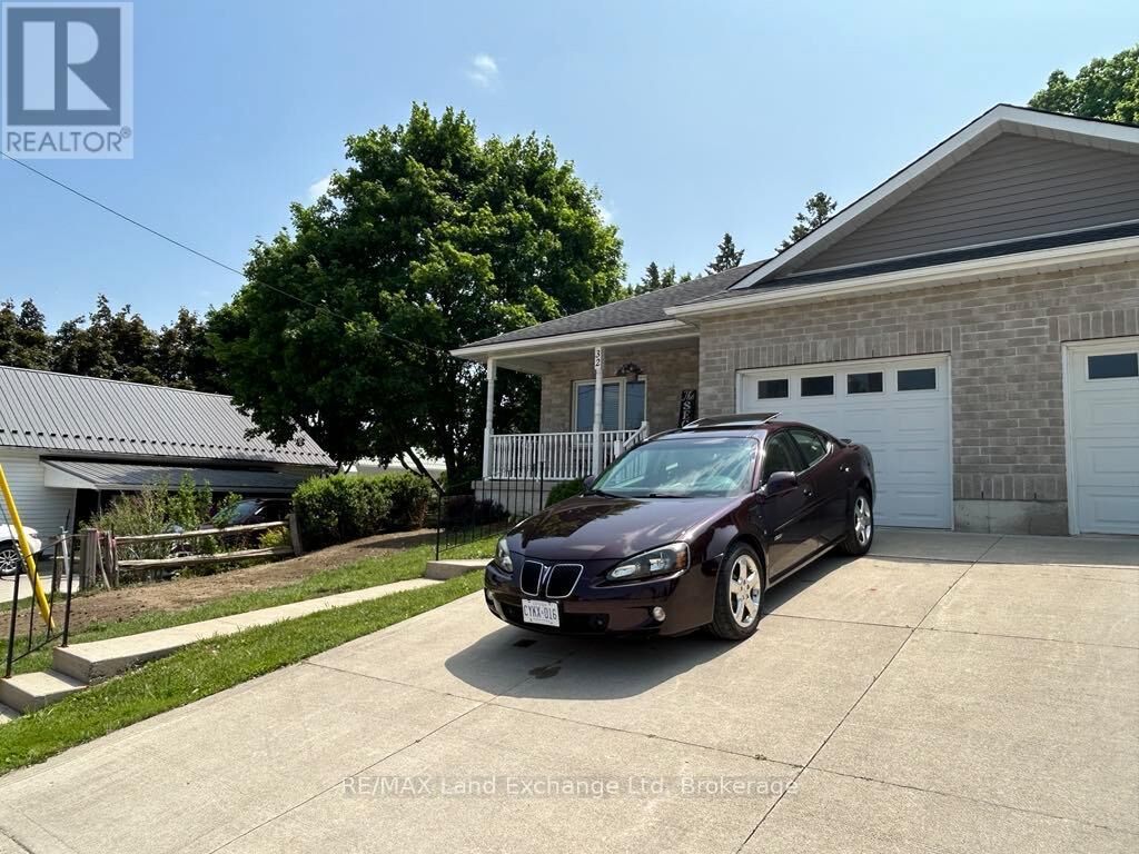 Property Photo:  32 Victoria Street West  ON N0G 2W0 