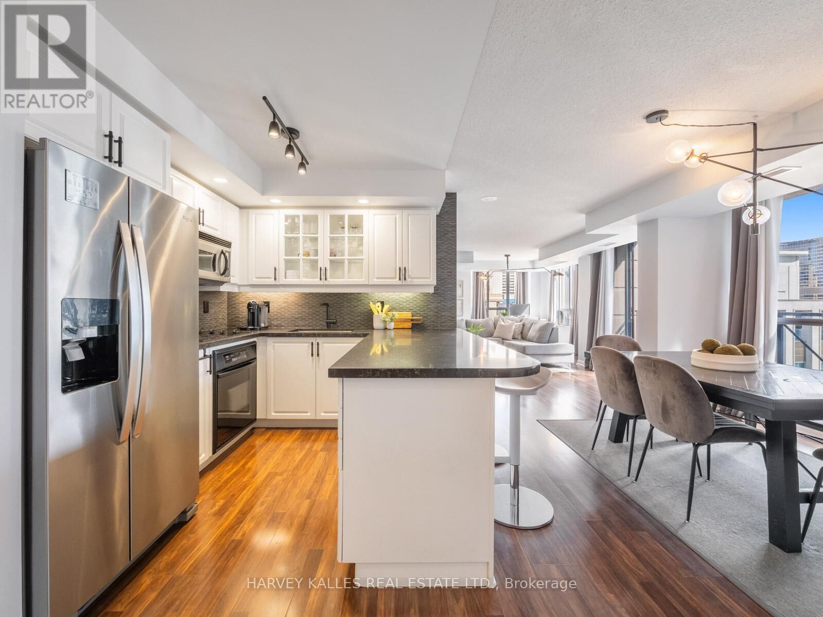 Property Photo:  140 Simcoe Street 1309  ON M5H 4E9 