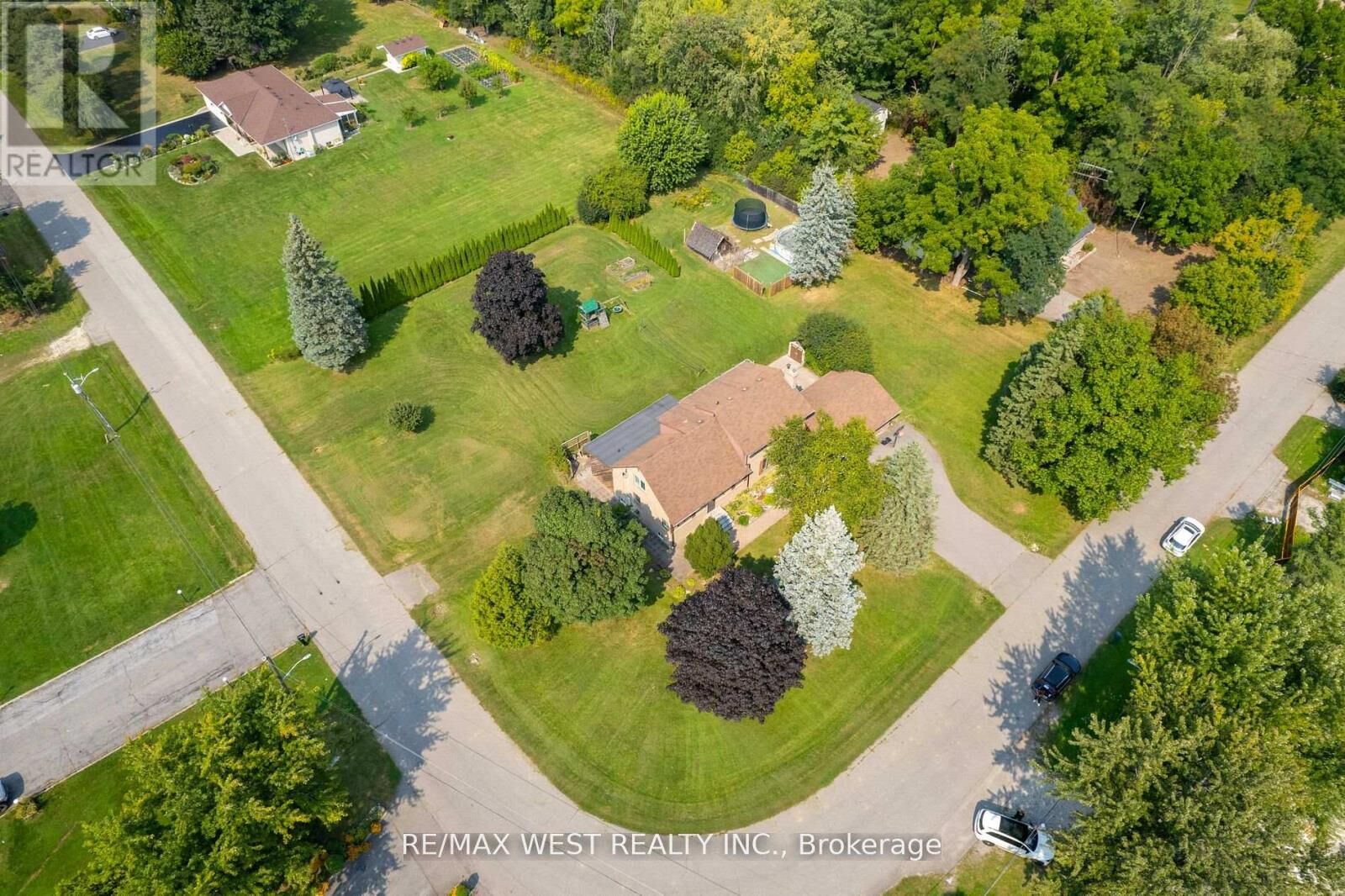 Property Photo: 45 Marysfield Drive ON L6P 0J2
