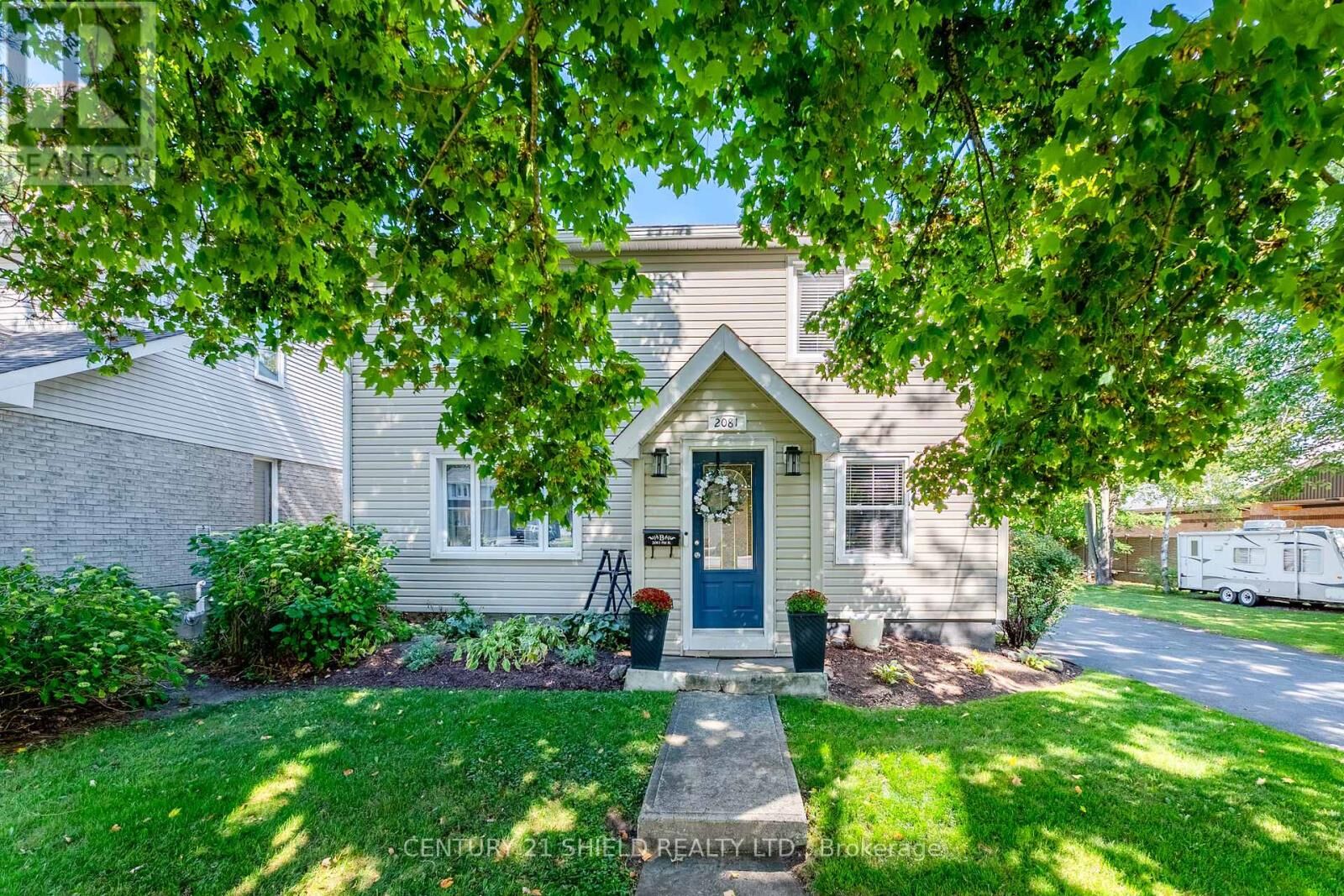 Property Photo: 2081 Pitt Street ON K6J 5G2