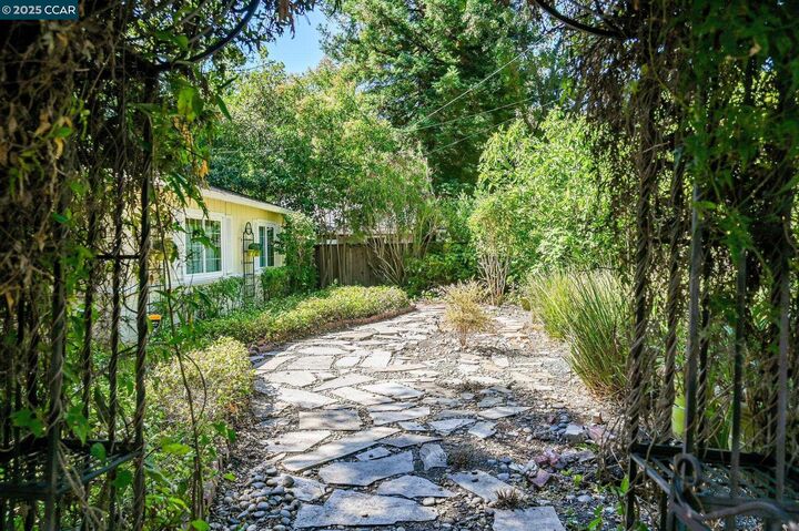 Property Photo: 16 Stanley Ct CA 94595
