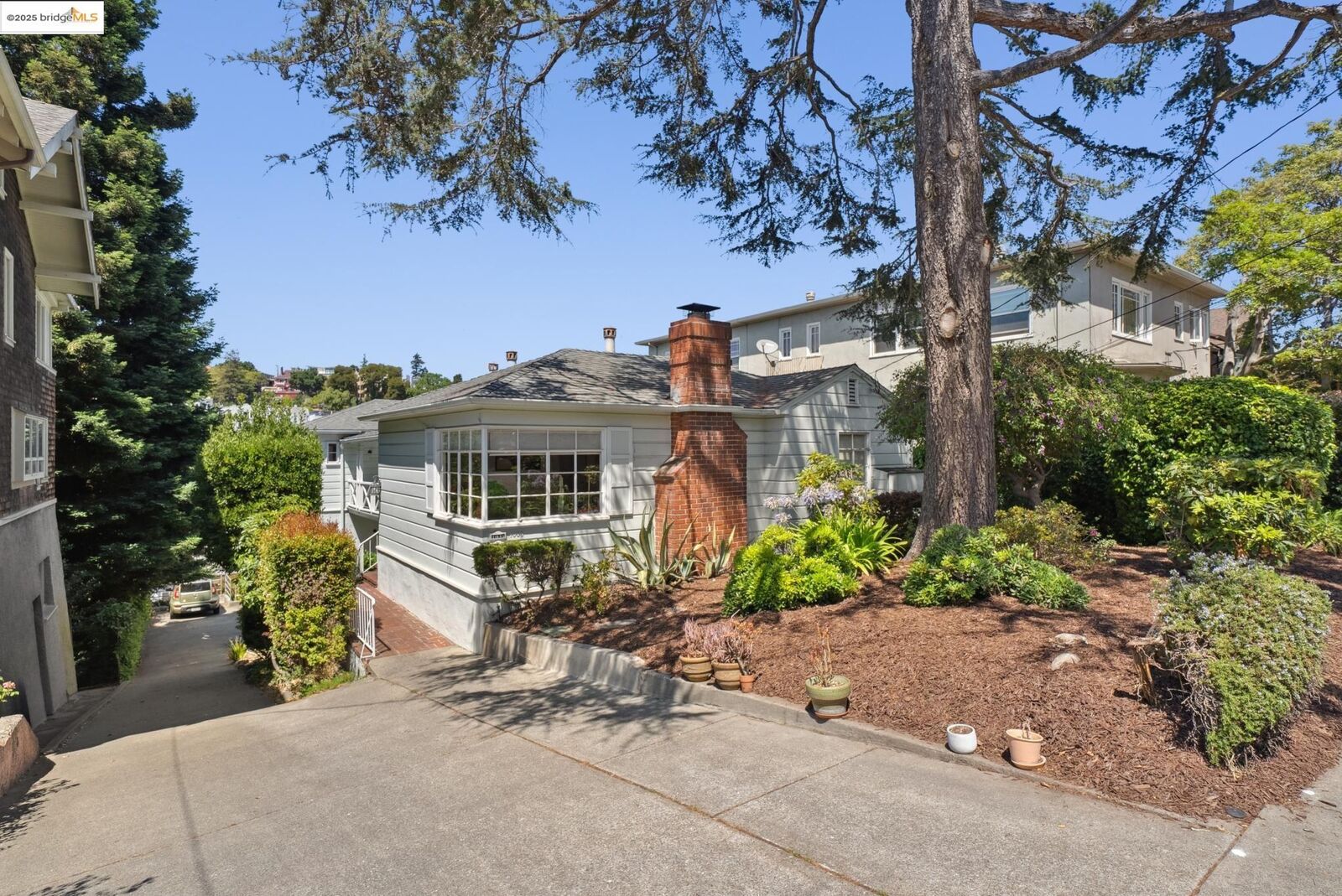 Property Photo: 1033 Walker Ave CA 94610