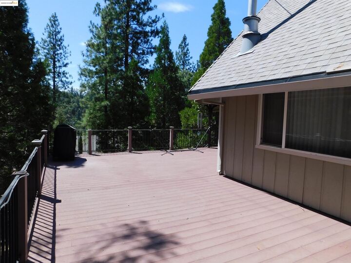 Property Photo:  20704 Point View  CA 95321 