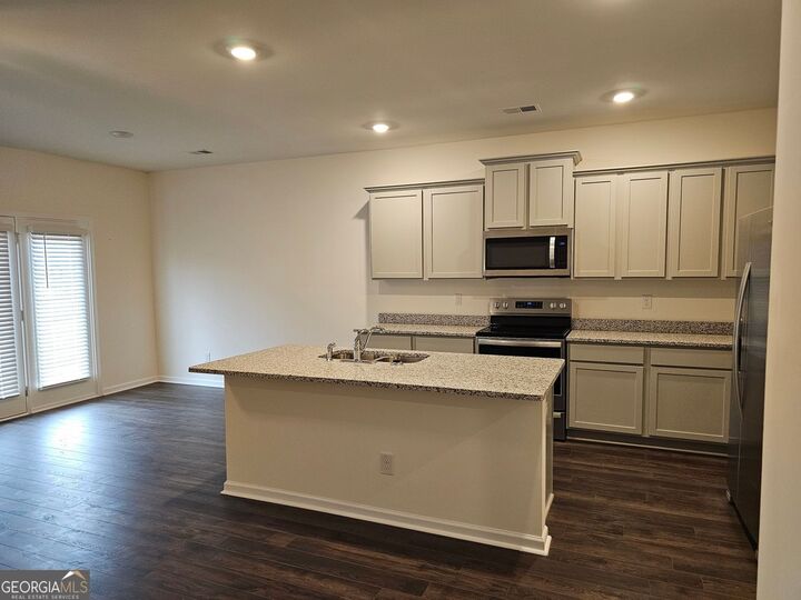 Property Photo: 108 Hampton Circle GA 30253