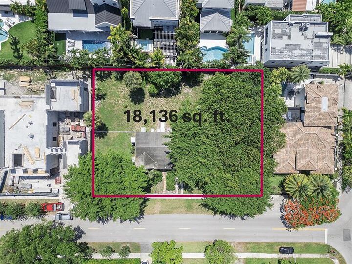 Property Photo: 739 N Victoria Park Rd FL 33304