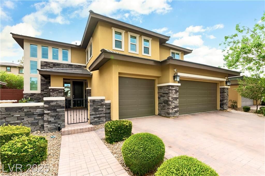 Property Photo:  