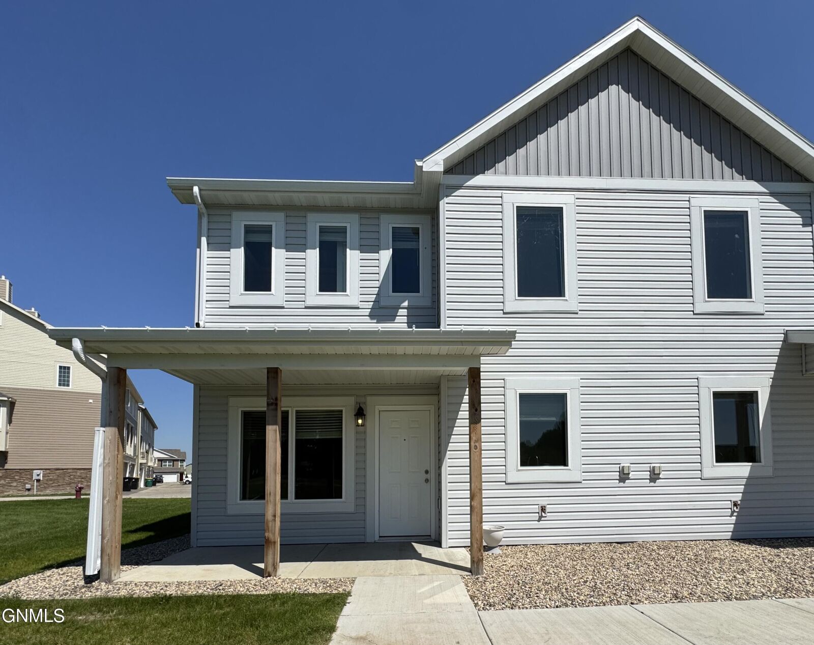 Property Photo:  3304 Kenner Lp  ND 58504 