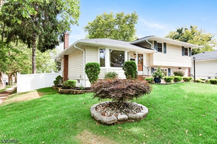 Property Photo:  723 Dianne Ct  NJ 07065 
