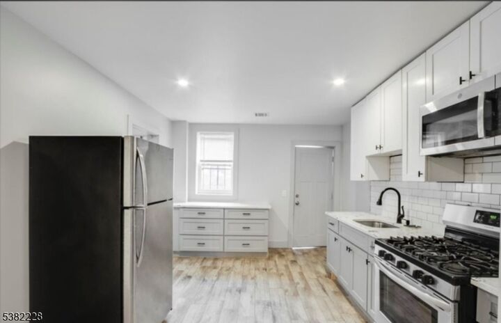 Property Photo:  53 2nd Ave, Unit 1  NJ 07104 
