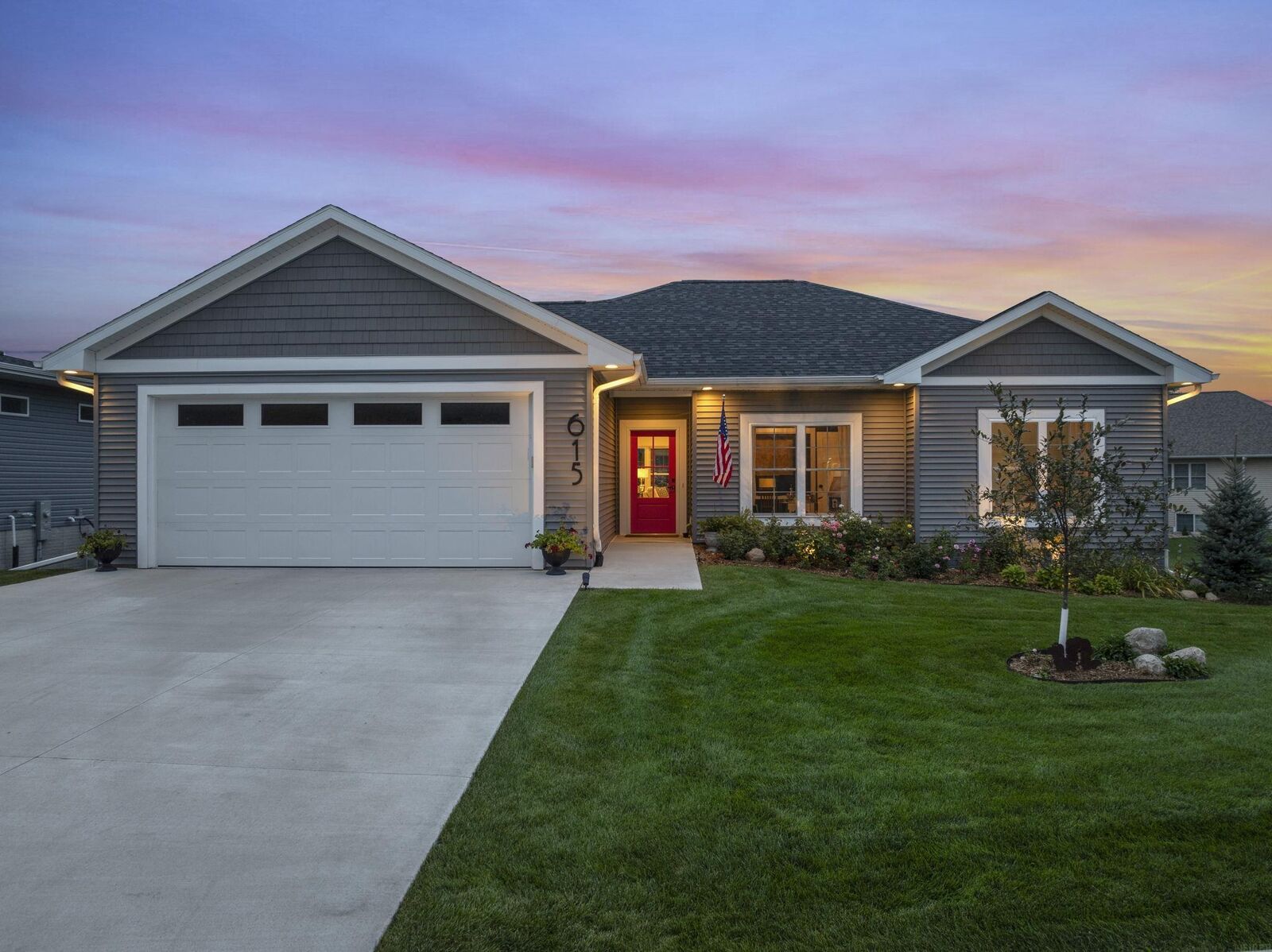 Property Photo:  615 Melendy Lane  IA 50613 