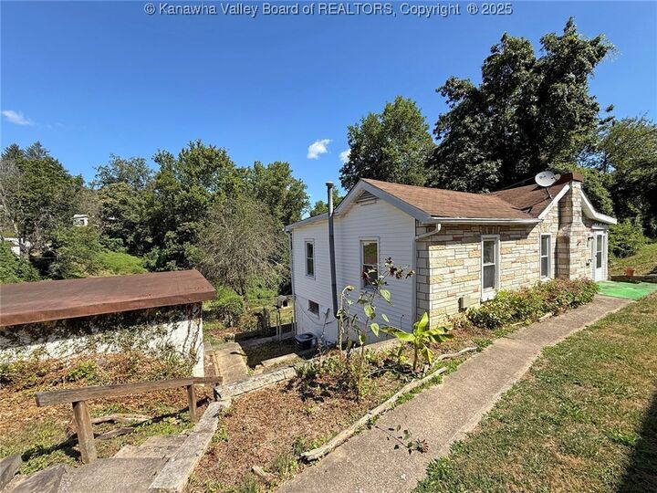 Property Photo: 1313 1/2 Camden Drive WV 25302